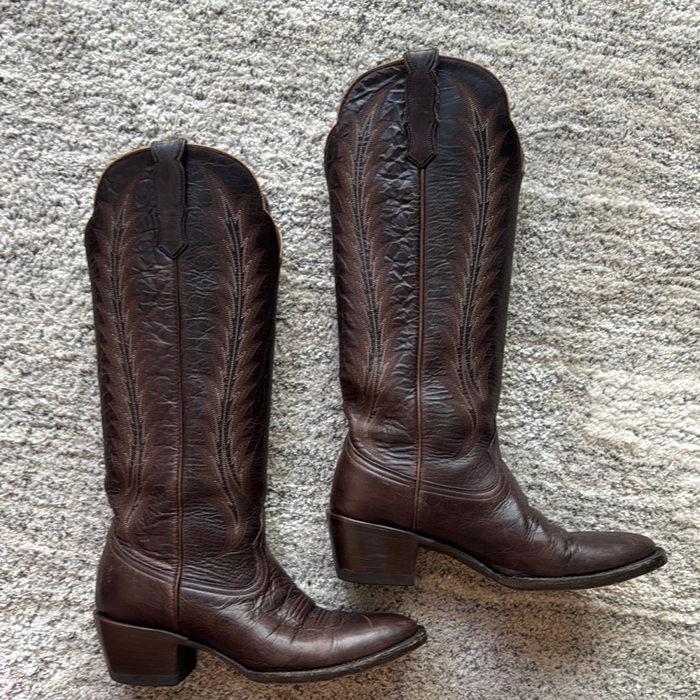 ALLENS COWGIRL BOOTS SIZE 8